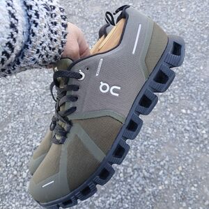 On Cloud 5 Waterproof Lifestyle/Athletic Medical Field Shoes Size 9.5 for Women